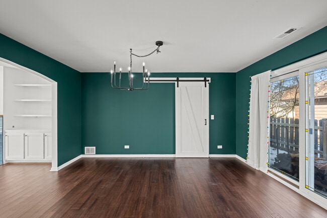 Building Photo - 523 Elm St