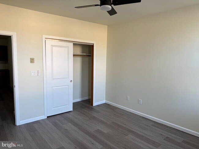 Building Photo - 21 N Main St