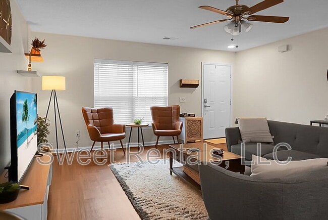 Building Photo - 124 Larkspur Dr