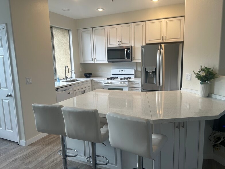 Building Photo - 523 W Summerfield Cir