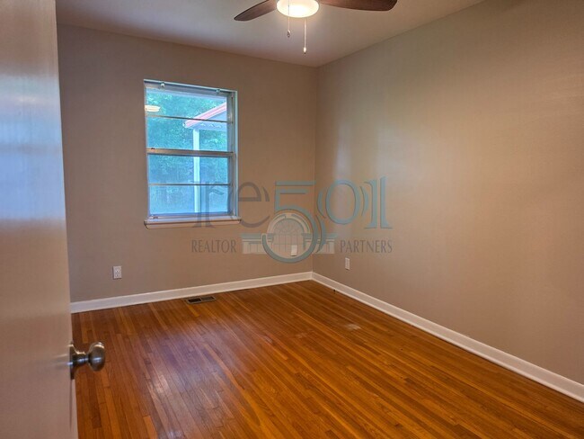 Building Photo - 6601 Blue Bird Dr