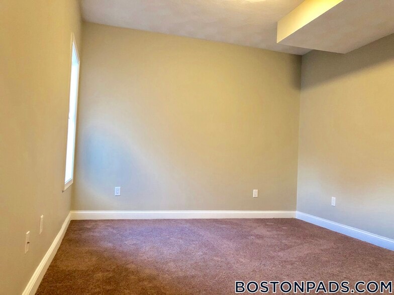 Building Photo - 9 Dehon St