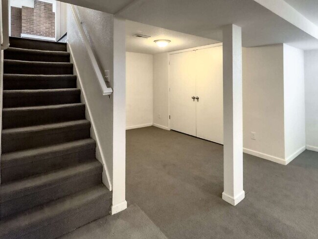 Building Photo - "Spacious 5-Bedroom Gem on Locust Street – 2,053 Sq. Ft. of Comfort in Denver's Heart!"