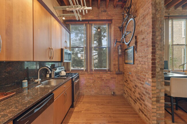 Building Photo - 2510 N Wayne Ave