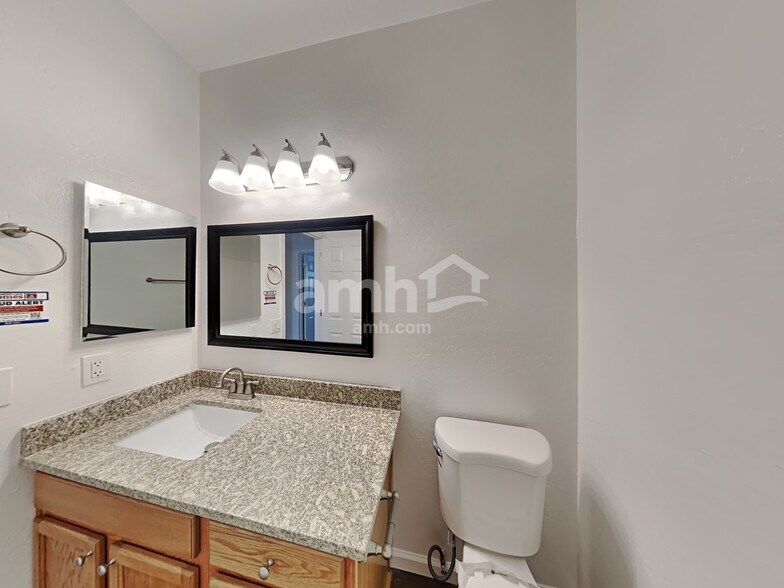 Building Photo - 14847 W Windrose Dr