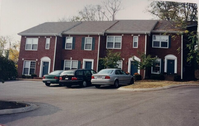 Building Photo - 226 Fairmont Ct