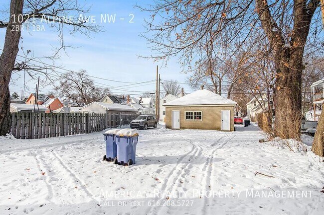 Building Photo - 1021 Alpine Ave NW