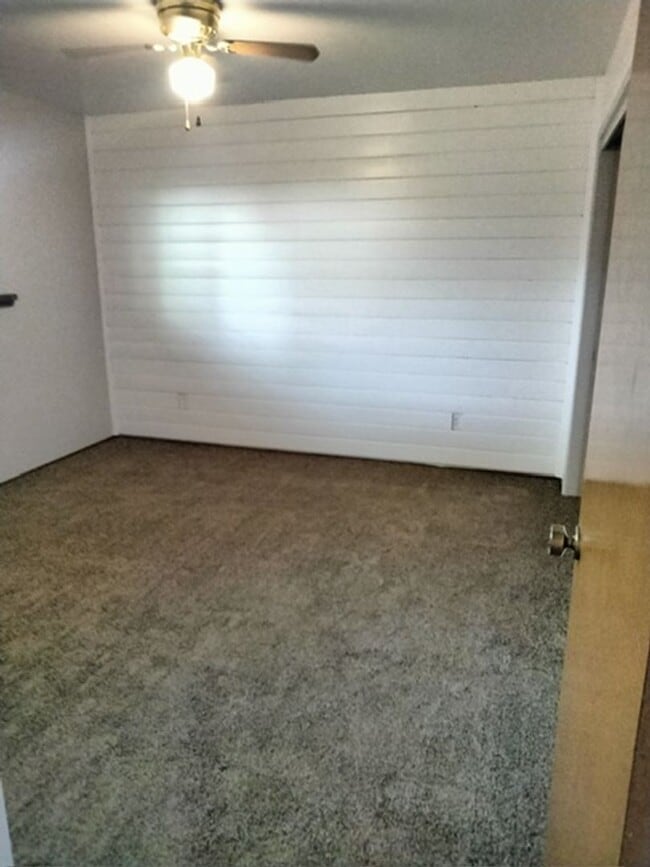 Building Photo - Charming 1 Bedroom/1 Bath Apartment