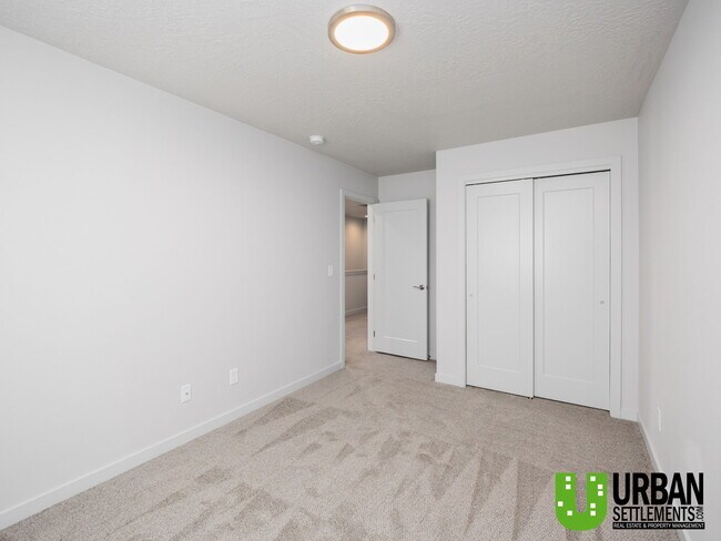 Building Photo - 224 S Woodlawn Rd