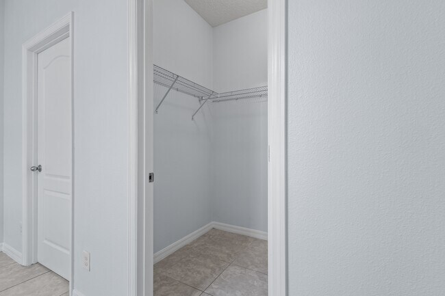 Building Photo - 11408 Center Lake Dr