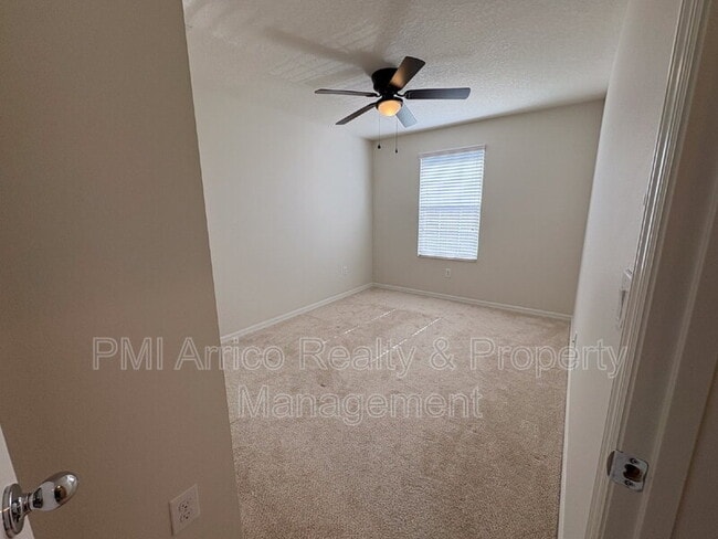 Building Photo - 7079 Woodchase Glen Dr