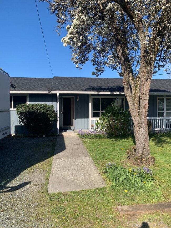 Building Photo - Downtown Puyallup charmer