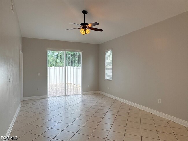 Building Photo - 3636 Pine Oak Cir