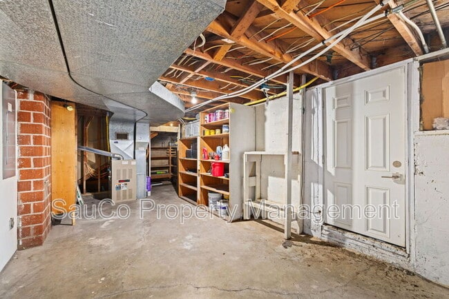 Building Photo - 5301 SE Welch Rd