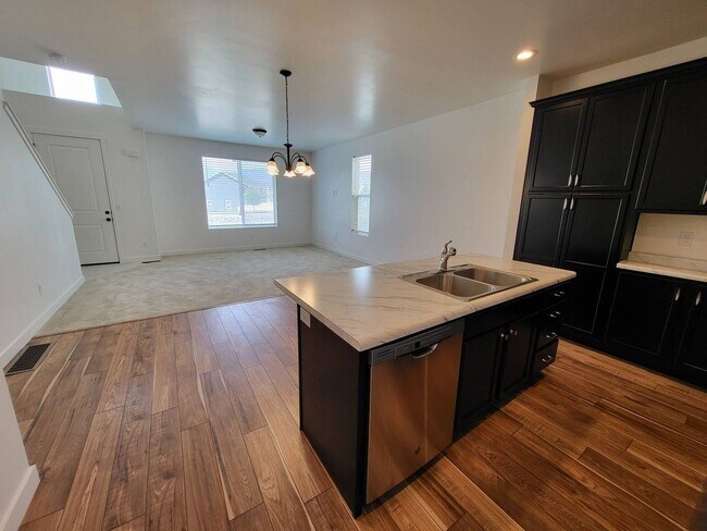 Building Photo - Pet Friendly Gorgeous Row End Townhome w 2 car attached garage!