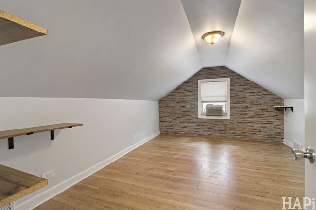 Building Photo - 115 N Hager Ave