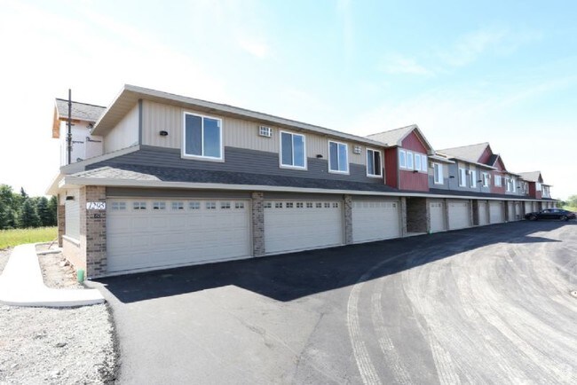 Building Photo - Arvada - 3 Bed - 2 Bath - 2 Stall Attached...