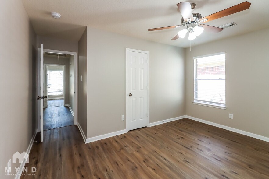 Building Photo - 3638 Slocom Dr