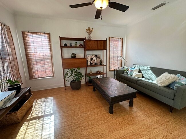Building Photo - 3 Bdrm/2 Bath Mid-Century Home in Golden Hills Neighborhood of Fullerton