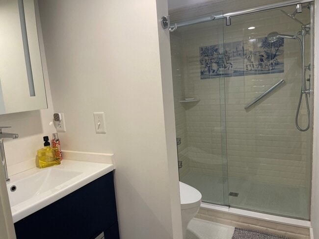 Building Photo - 2 Summit St