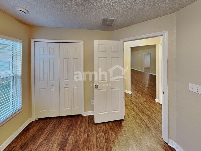 Building Photo - 1072 Bluegrass Dr