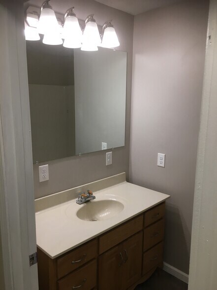Main Bath - 11232 Mcfarland