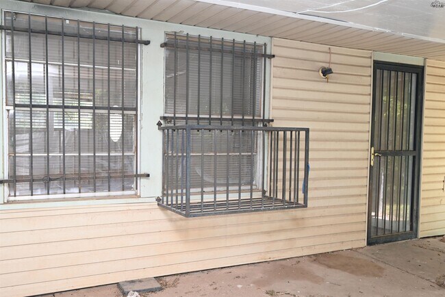 Building Photo - 1512 Parkdale Dr