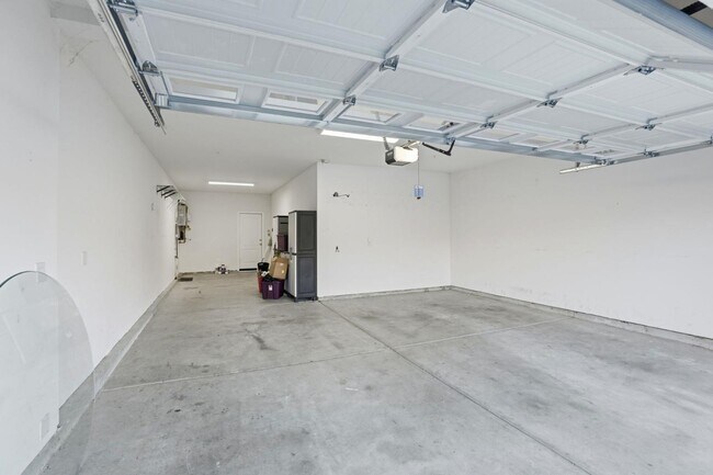 Building Photo - 1818 Tarragon Dr