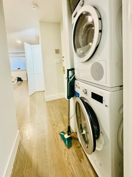 Building Photo - 326 Hammond St