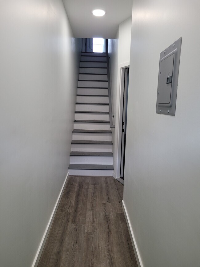 2nd Floor Entry - 3338 N Water St