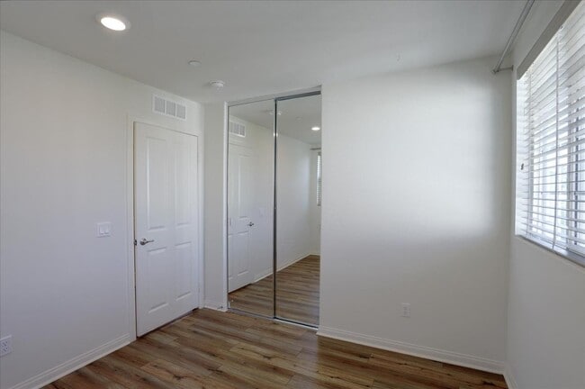 Building Photo - 9153 Foster Ln