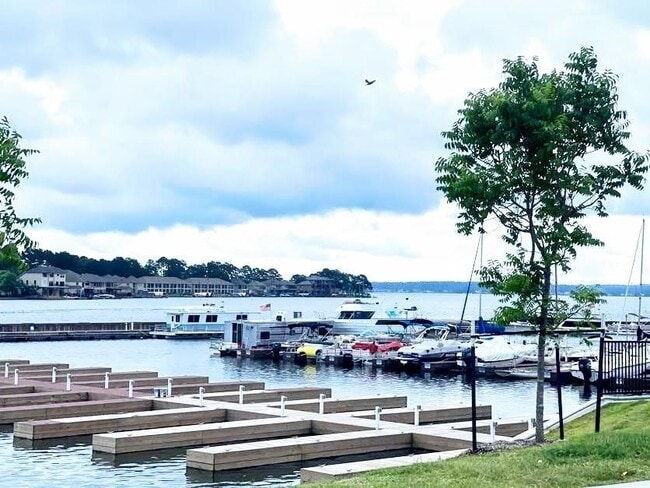 Building Photo - 12900 Walden Rd