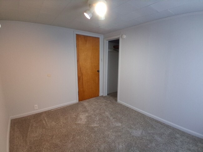 Building Photo - 913 Forrest St