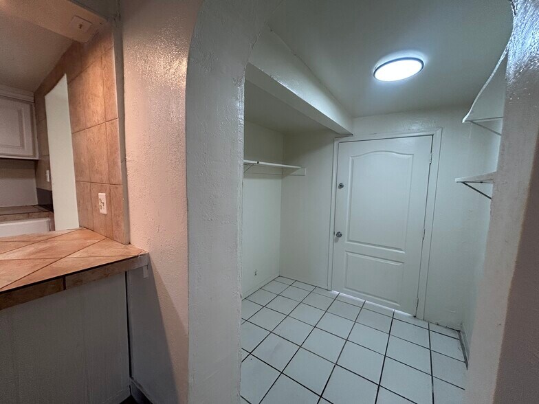 Building Photo - 3062 N 42nd Ave