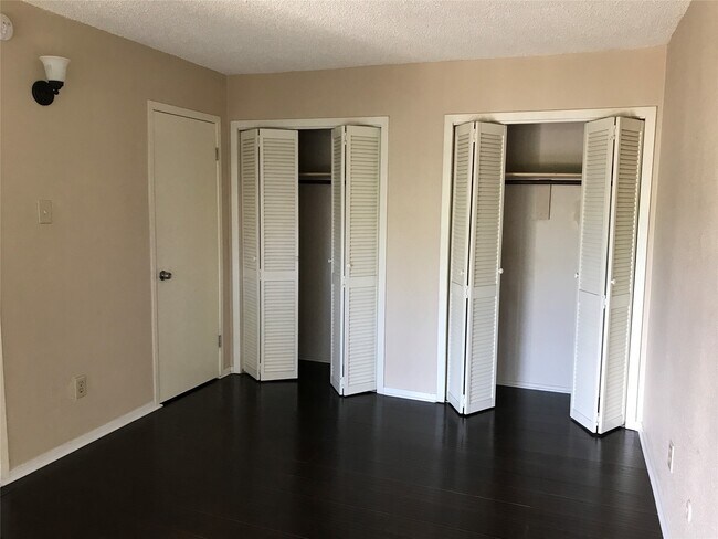 Building Photo - 12029 Greenwood Forest Dr