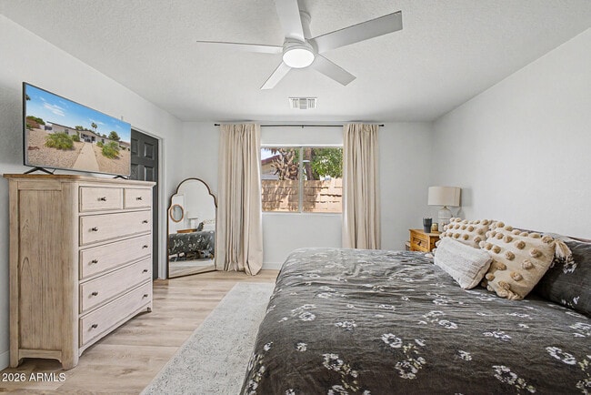 Building Photo - 5140 E Poinsettia Dr