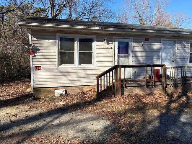 Building Photo - 422 B Brewer St