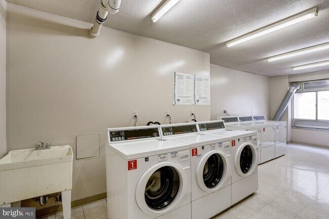 Building Photo - 5500 Friendship Blvd