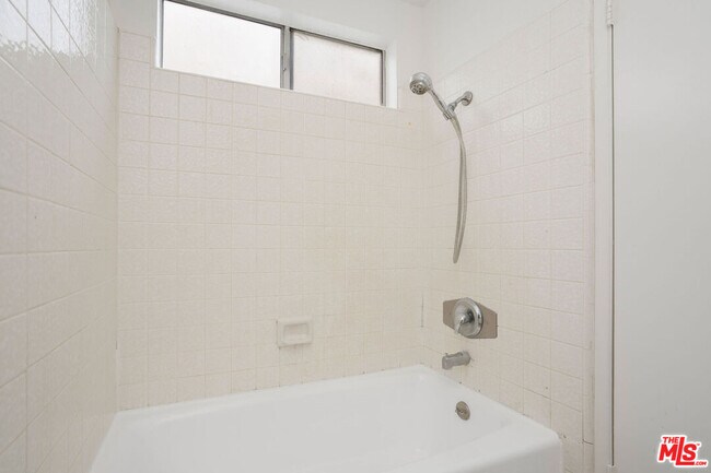 Building Photo - 953 4th St