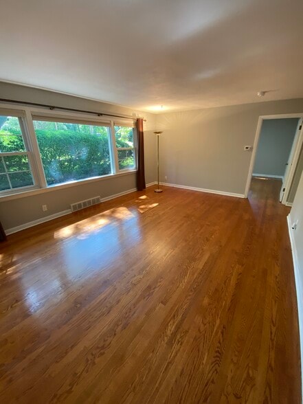 Living room - 755 Weidman Rd