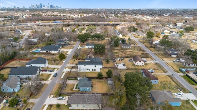 Building Photo - 1113 Danube St