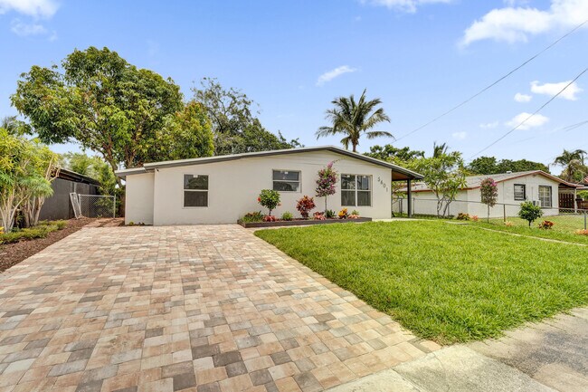 Building Photo - 5601 SW 36th Ct