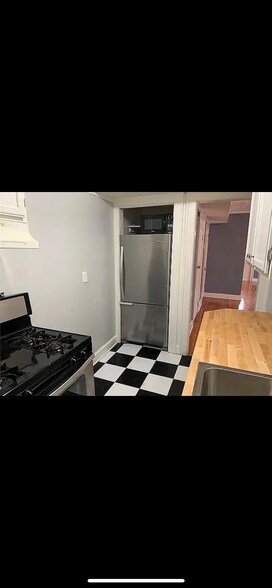 Building Photo - 4117 Charlotte St