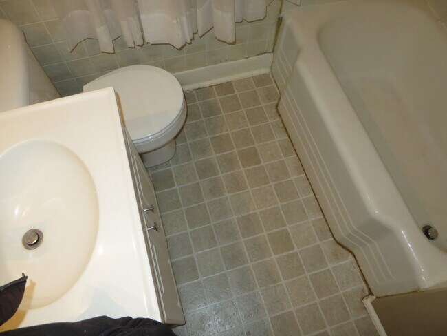 Building Photo - 1114 Rockhill St