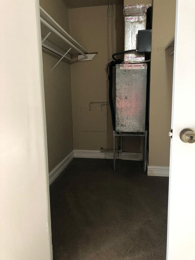 Building Photo - Green Tee - # 317