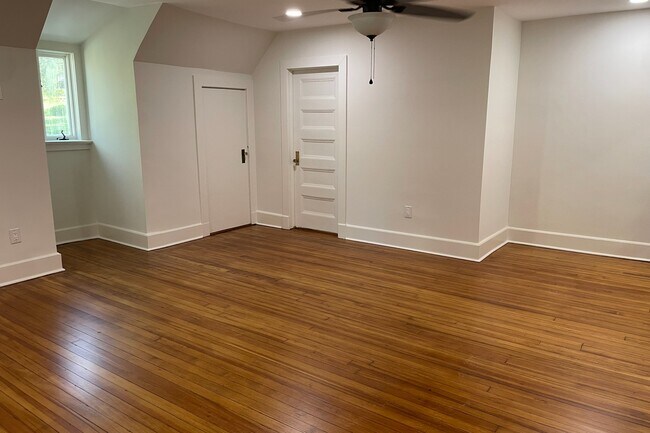 Building Photo - 12 Pine Hill Rd