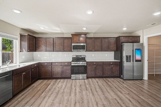 Building Photo - Spacious 5-Bedroom Home with Bonus Loft in Daisy Crossing! $3,300!!