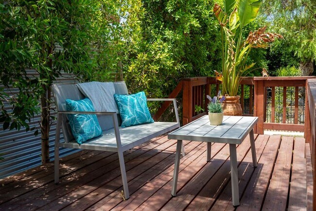 Building Photo - Beautiful fully furnished 3 bedroom home in Palm Springs (Monthly Only - No Long Term)