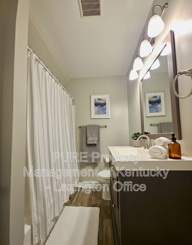 Building Photo - 2216 Winterberry Dr