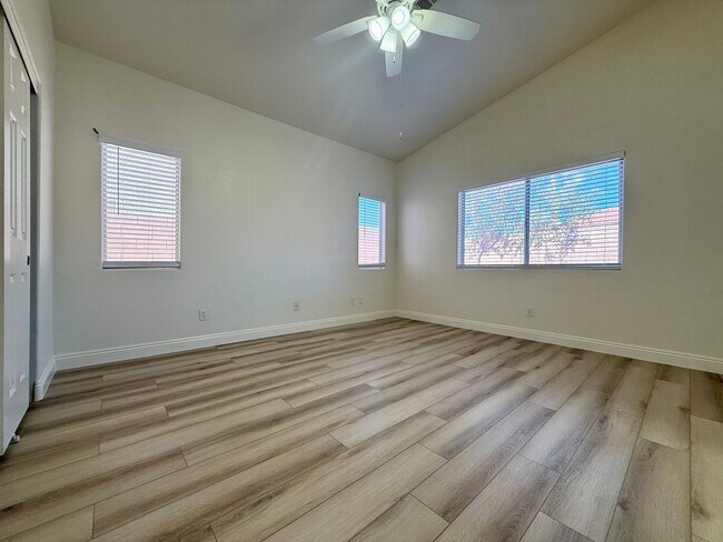 Building Photo - Beautiful open concept remodeled 3 bedroom...